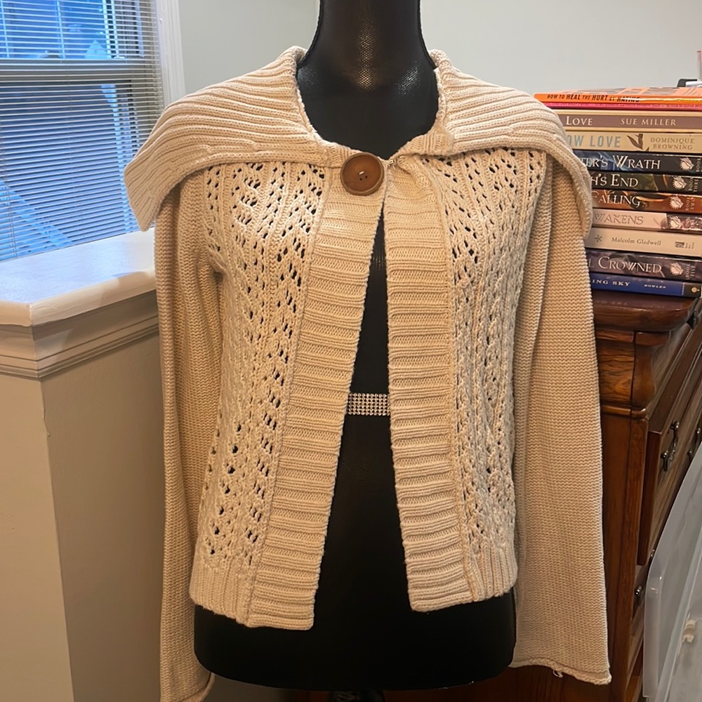 CALVIN KLIEN JEANS bell sleeve sweater w wooden button w hook & eye closure